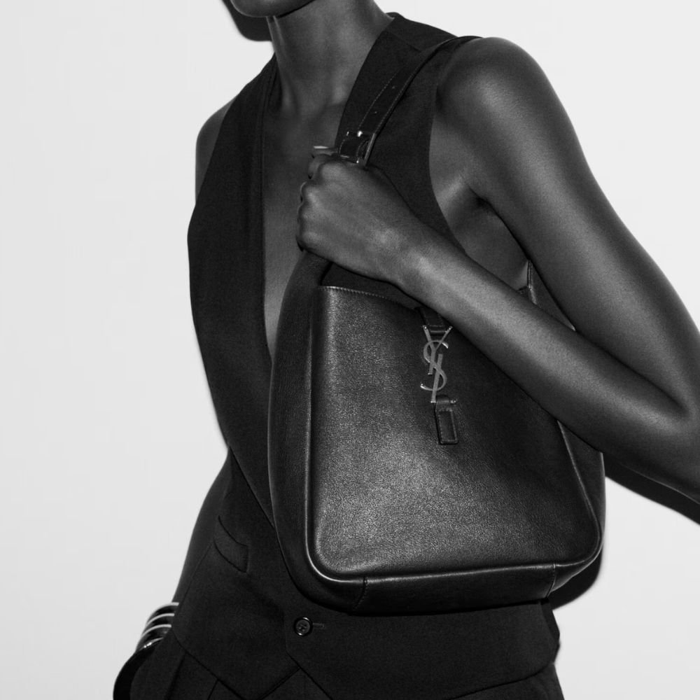 Sa1nt Lau*nt Le 5 À 7 Soft Small Hobo Bag In Smooth Leather Black 713938Aaauq1000