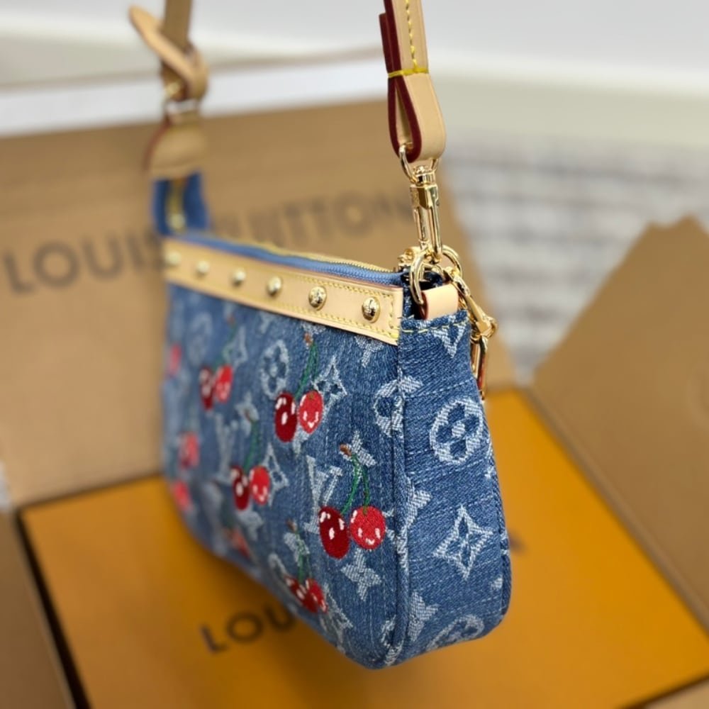 L0vis Vvtt0n X Takashi Murakami Pochette Accessoires Monogram Denim Blue 21Cm M13994