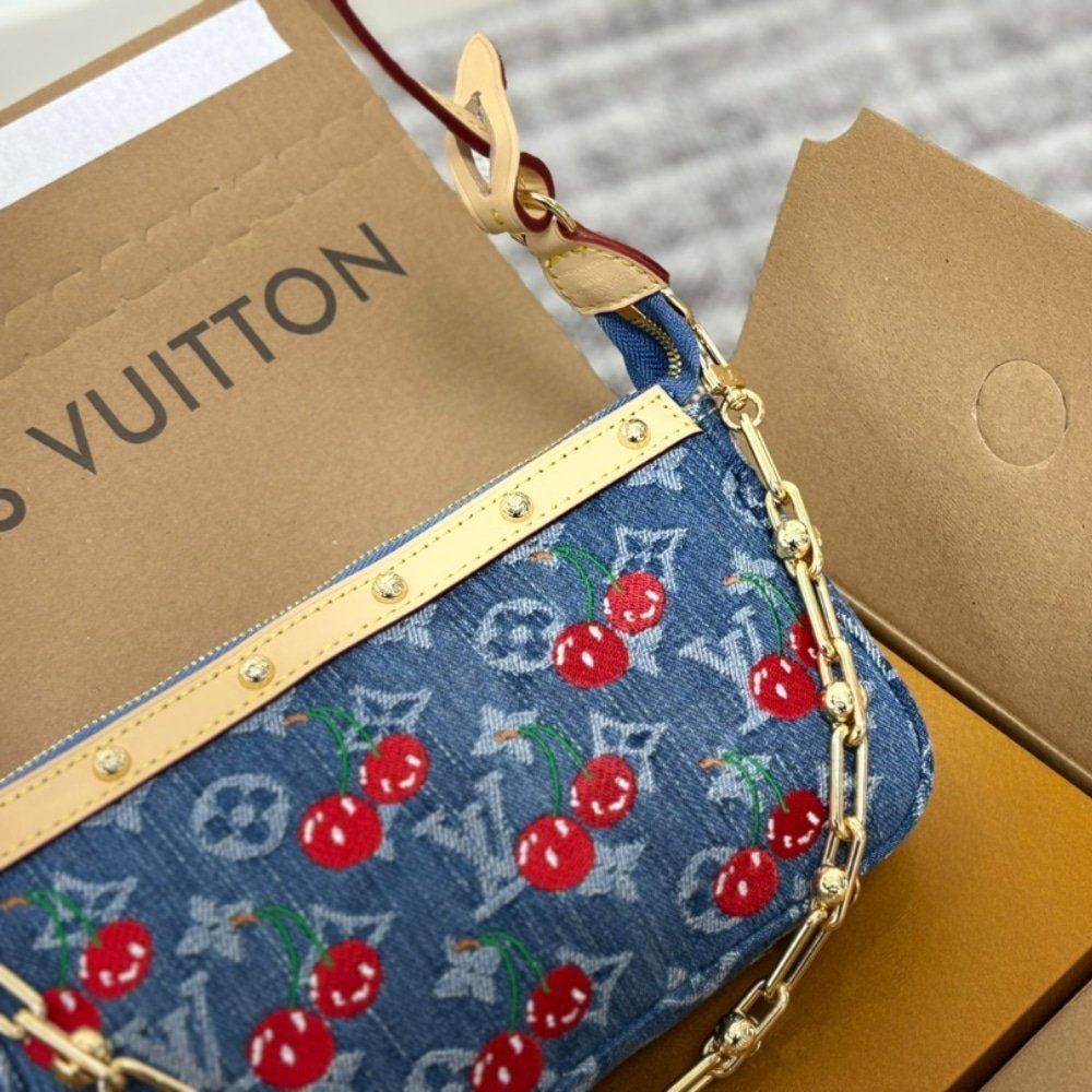 L0vis Vvtt0n X Takashi Murakami Pochette Accessoires Monogram Denim Blue 21Cm M13994