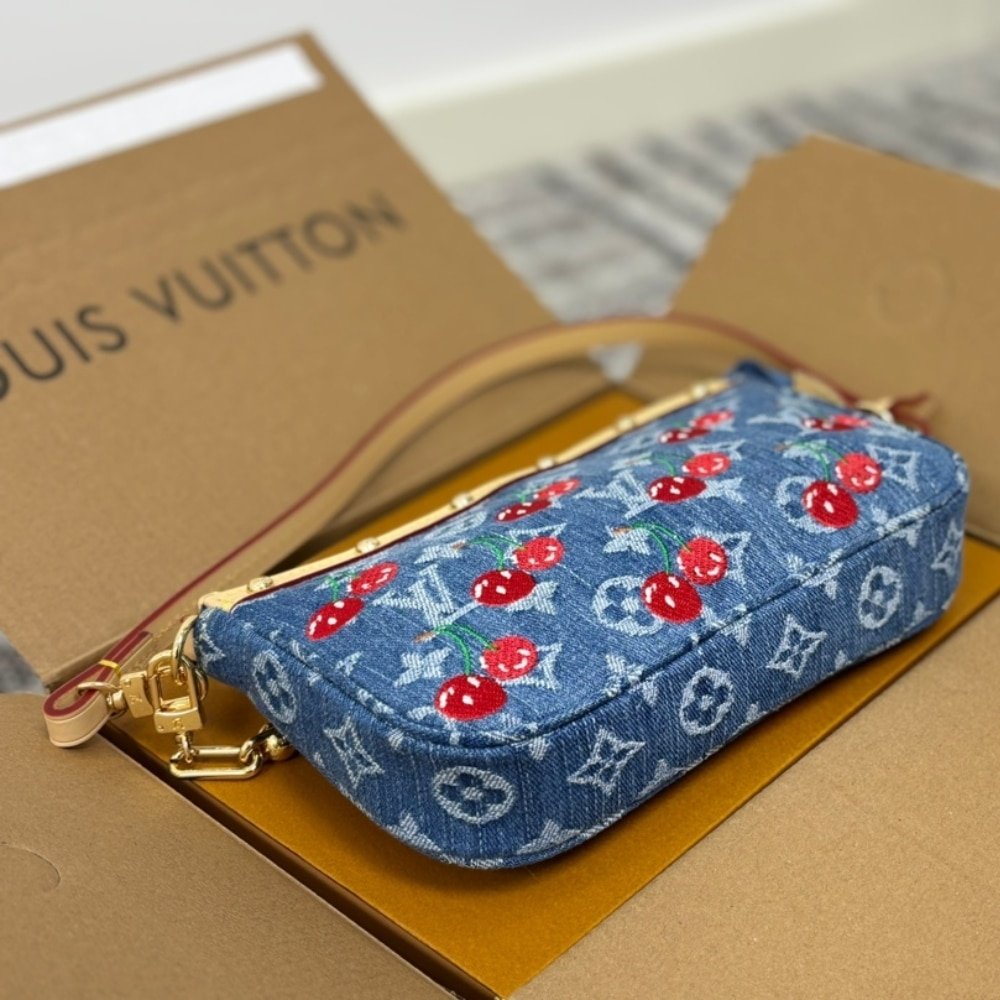 L0vis Vvtt0n X Takashi Murakami Pochette Accessoires Monogram Denim Blue 21Cm M13994