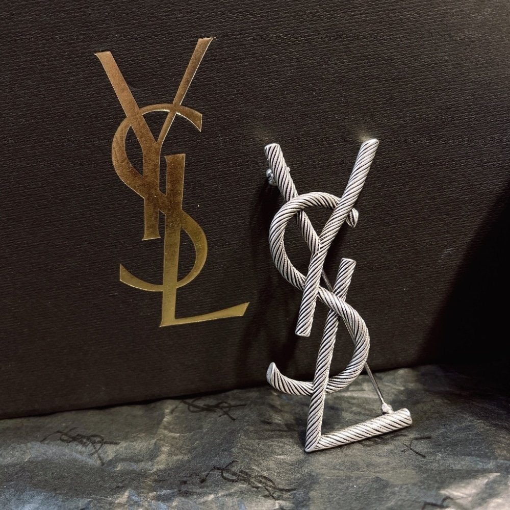 Sa1nt Lau*nt Y51 Brooch Silver
