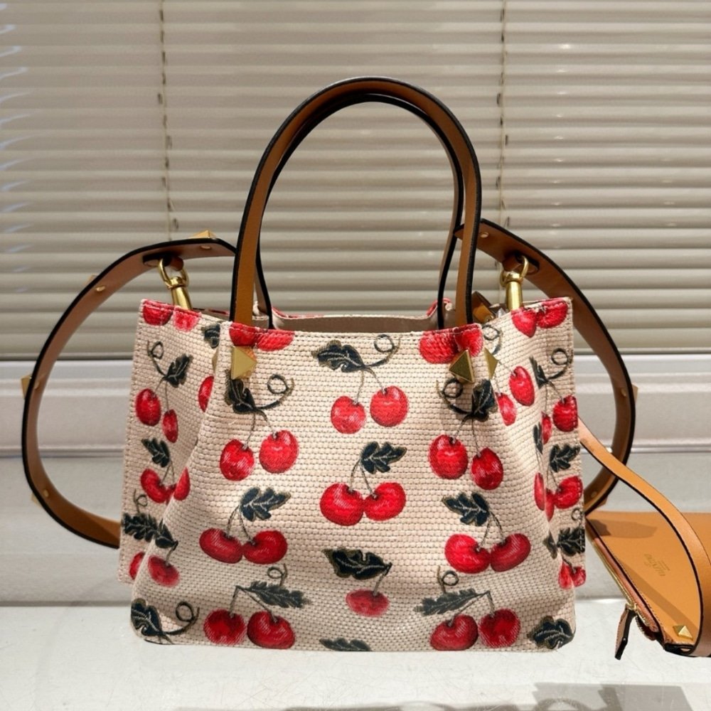 Va1e*ntin0 Garavani Vlogo Signature Cherryfic Motif Bag Beige 26Cm