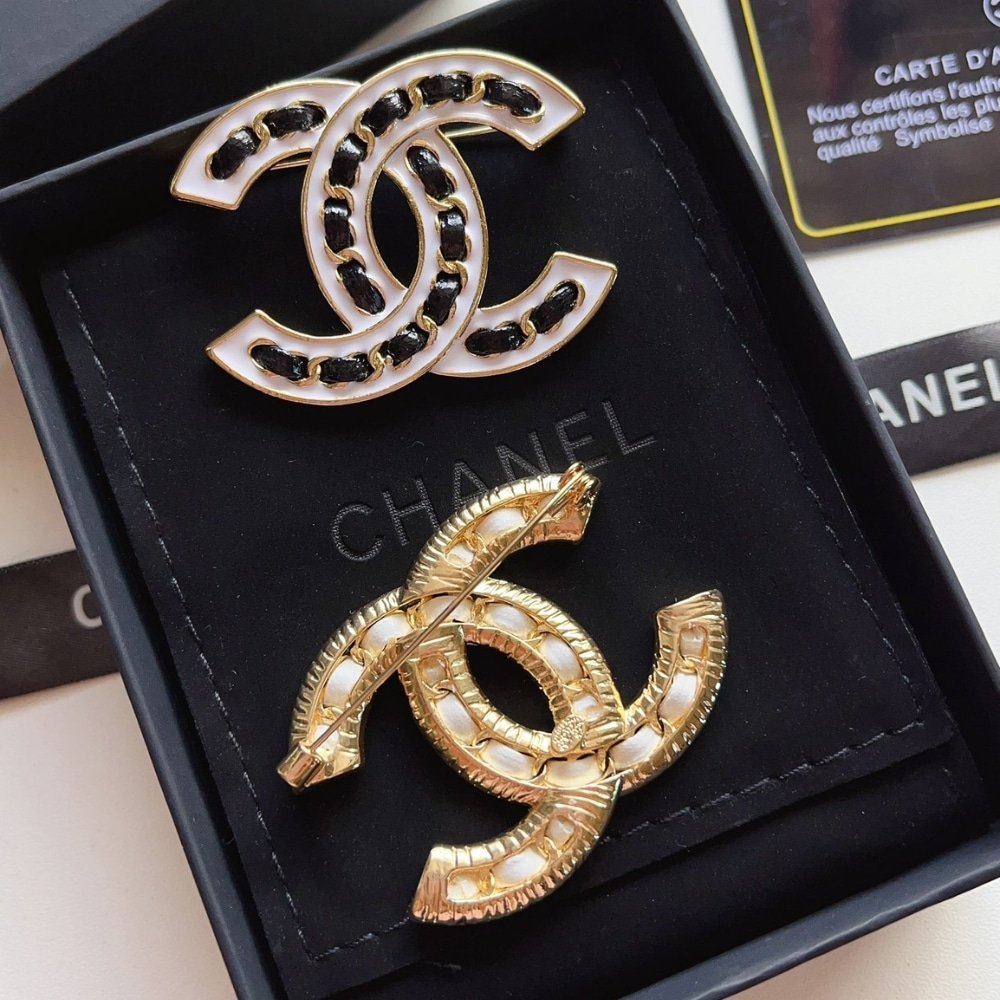 Ch**el Cc Brooch Black With White Interwoven Chain Pattern