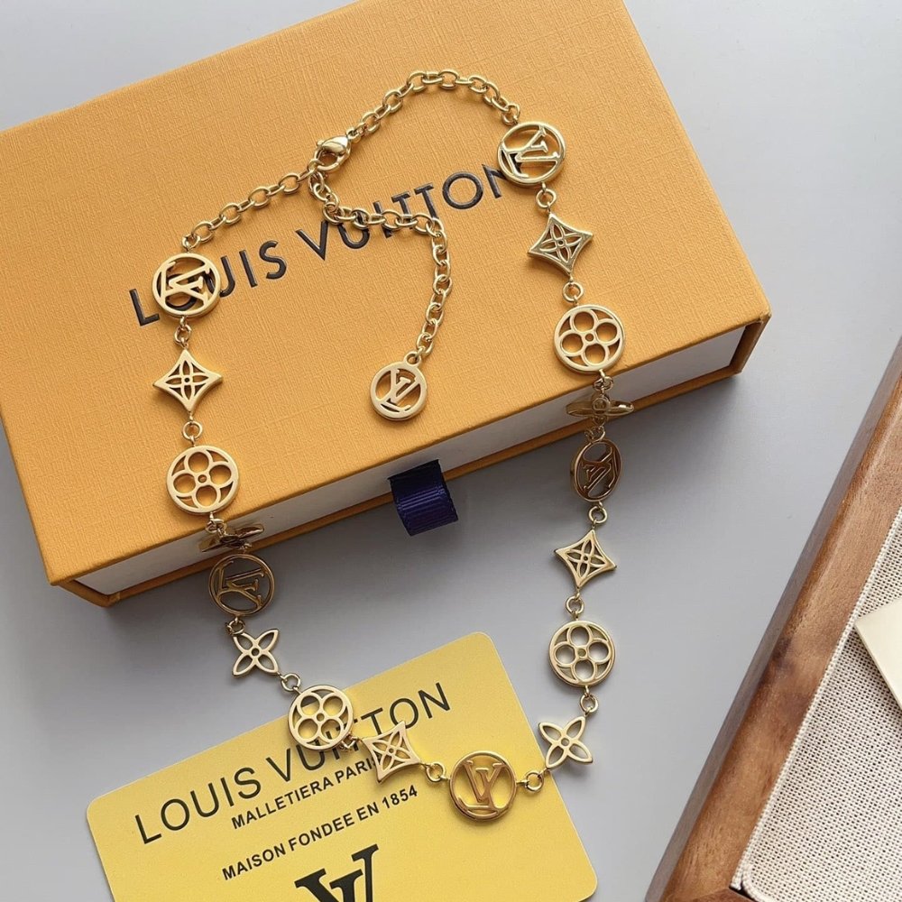 L0vis Vvtt0n Lv Lace Necklace Gold M01057