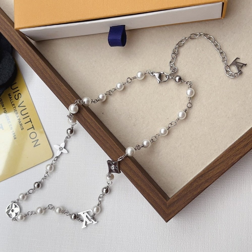 L0vis Vvtt0n Lv Pearls Necklace Silver M02448
