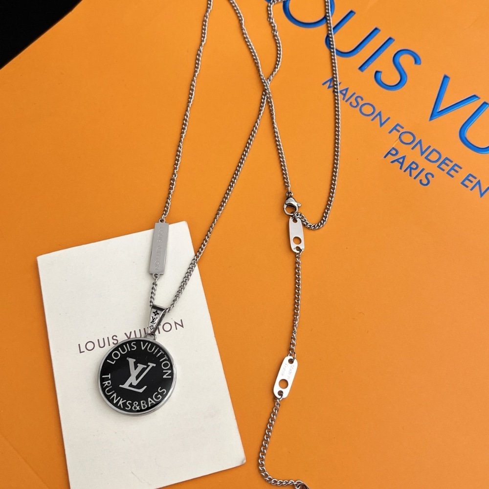 L0vis Vvtt0n Lv Award Pendant M00911