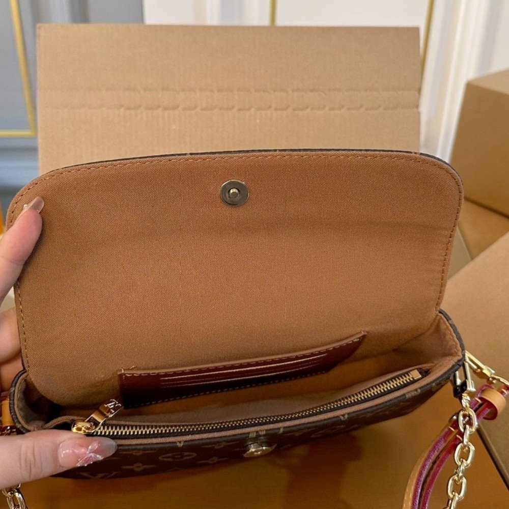 L0vis Vvtt0n Ivy Bag Brown 22Cm M81911