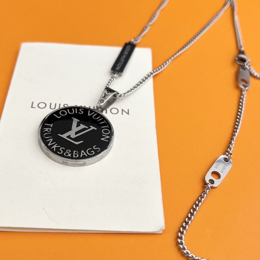 L0vis Vvtt0n Lv Award Pendant M00911