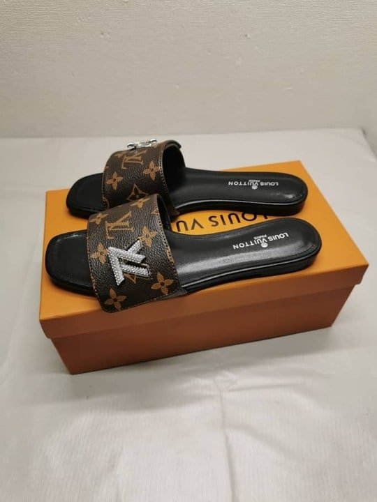 L0vis Vvtt0n Shake Flat Mule Monogram