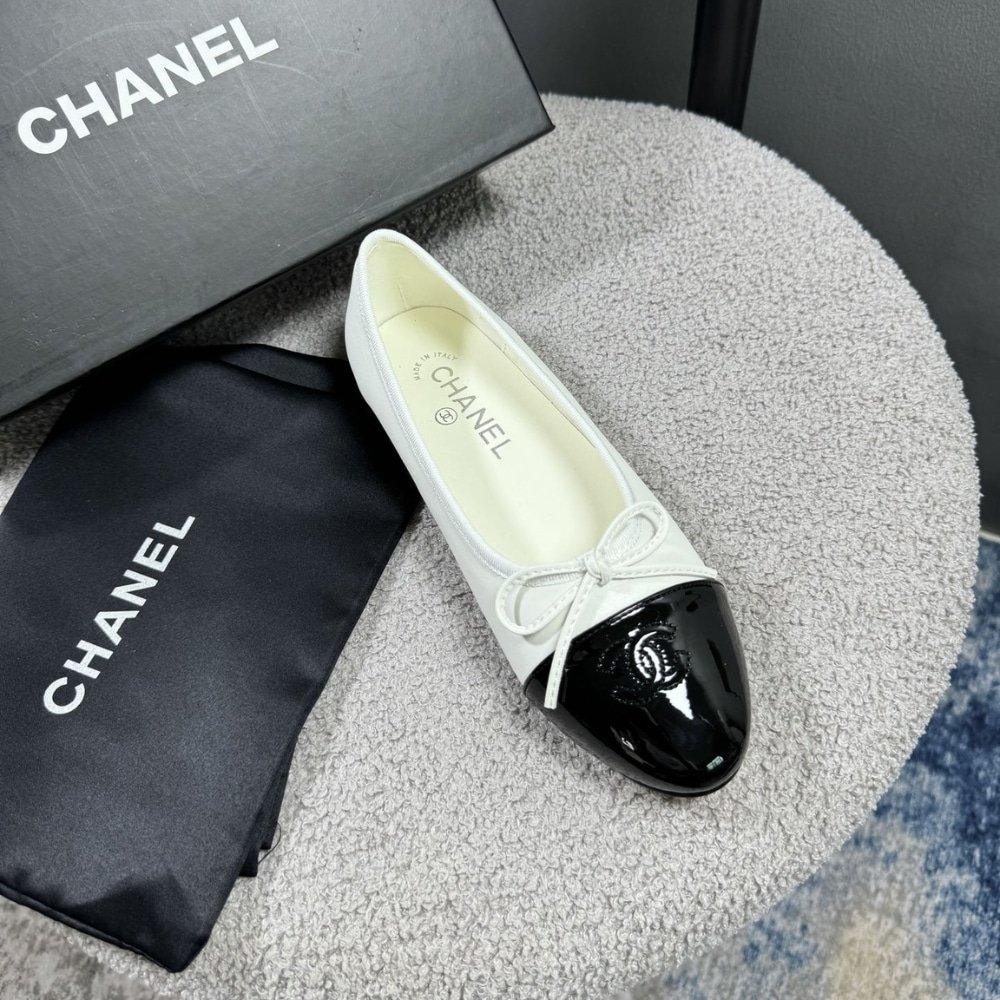 Ch**el Ballerina Flat Shoes In White