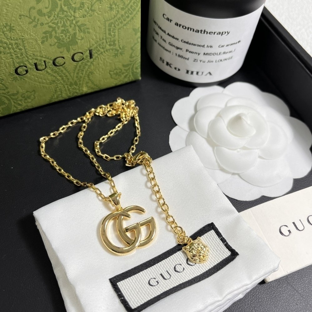 Gvc*1 Gg Running Necklace In Yellow Gold With Double G Pendant 502088 J8500 8000