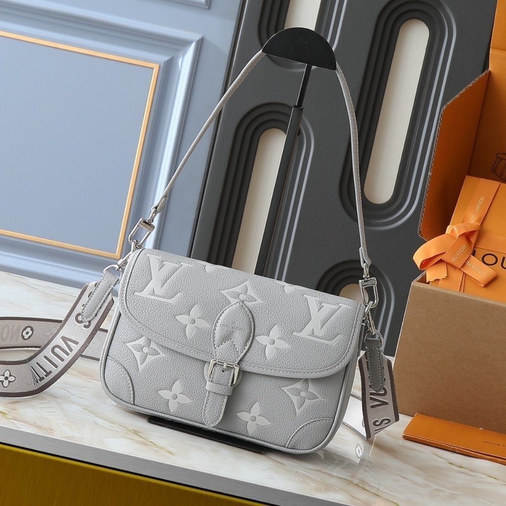 L0vis Vvtt0n Diane Monogram Empreinte Brume And Quartz 25Cm M14214