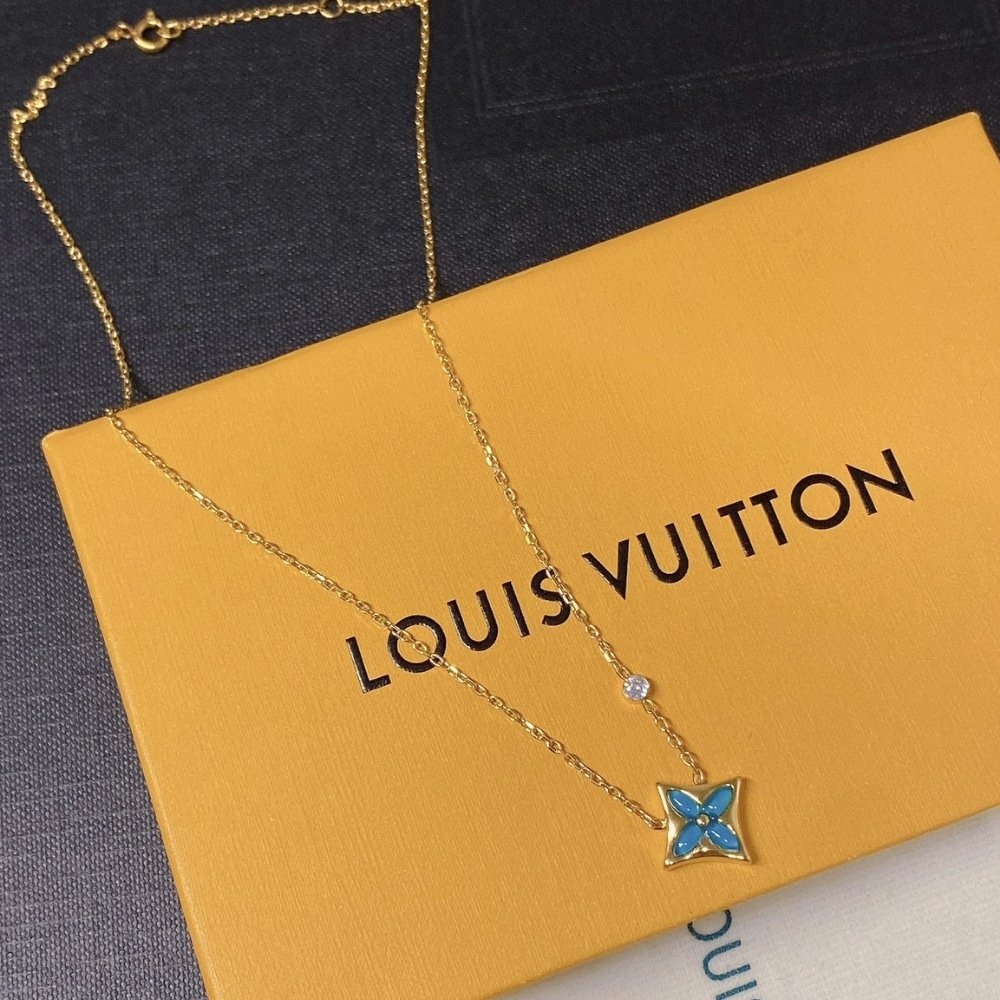 L0vis Vvtt0n Color Blossom Bb Star Pendant Necklace Yellow Gold Q03276