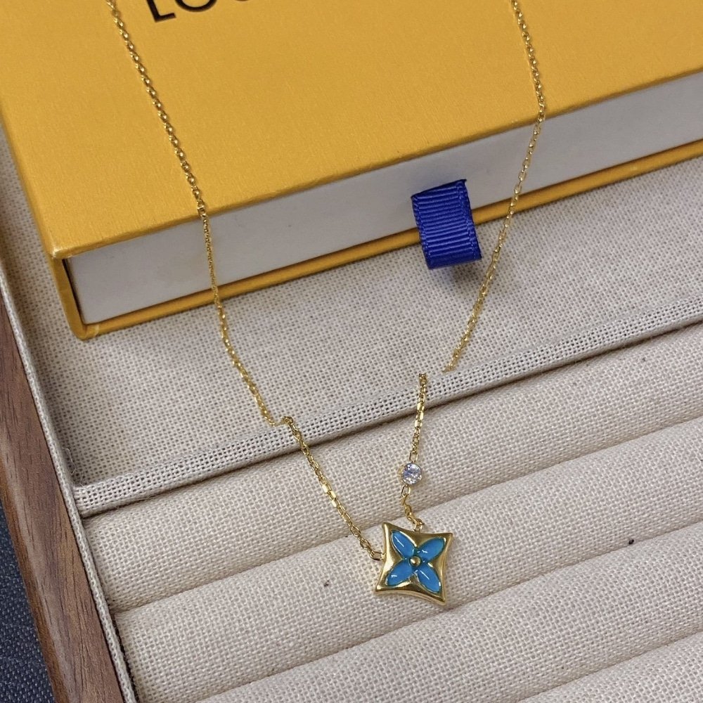 L0vis Vvtt0n Color Blossom Bb Star Pendant Necklace Yellow Gold Q03276