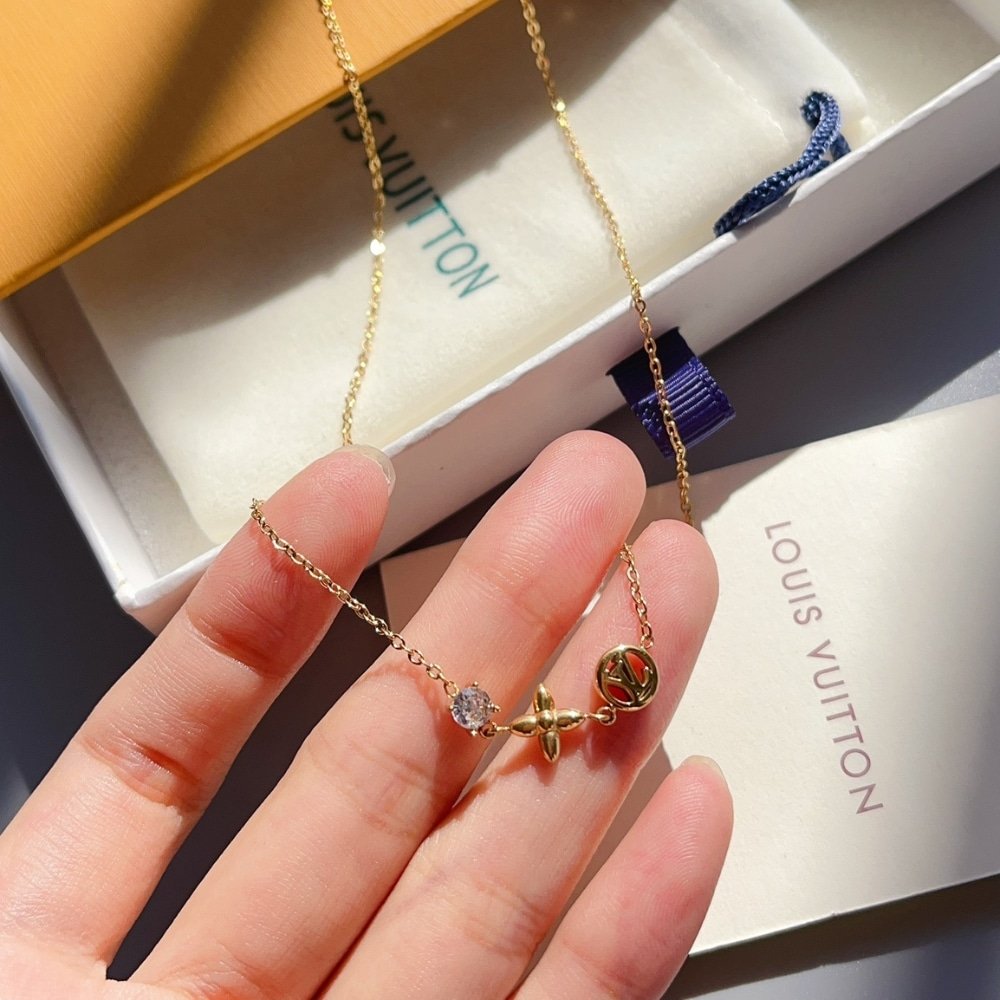 L0vis Vvtt0n Petit L0vis Necklace M00368