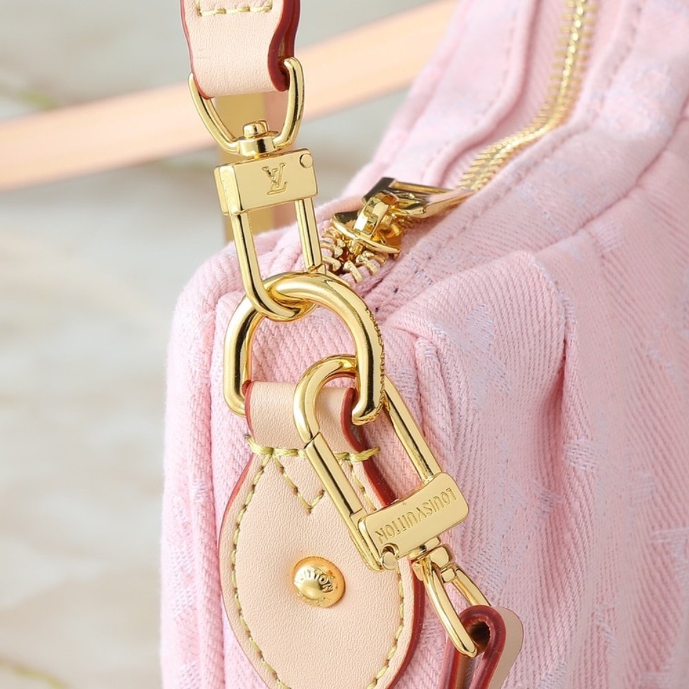 L0vis Vvtt0n Pochette Valley Bag Washed Pink 21Cm
