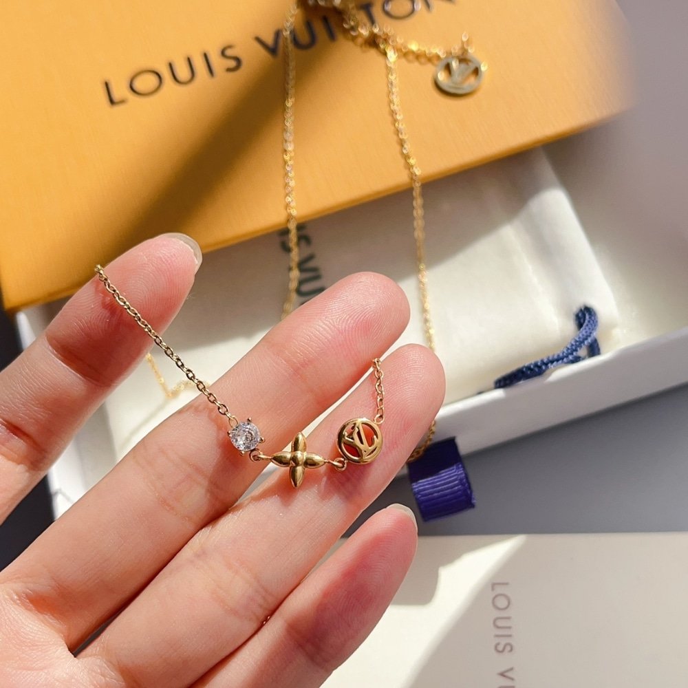 L0vis Vvtt0n Petit L0vis Necklace M00368