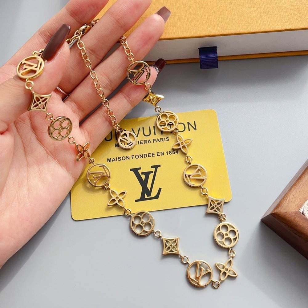 L0vis Vvtt0n Lv Lace Necklace Gold M01057