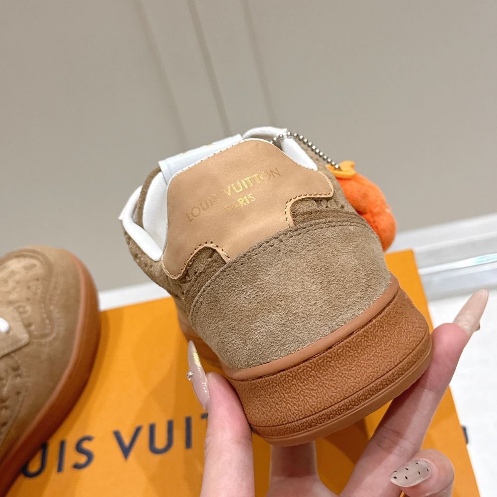 L0vis Vvtt0n LV Stadium Sneaker Beige 1AGXPU
