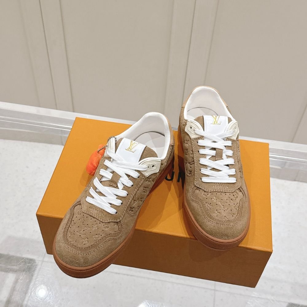 L0vis Vvtt0n LV Stadium Sneaker Beige 1AGXPU