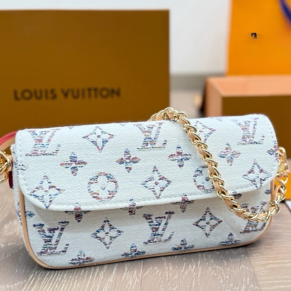 L0vis Vvtt0n Wallet On Chain Ivy Multicolor Beige 23Cm M83499