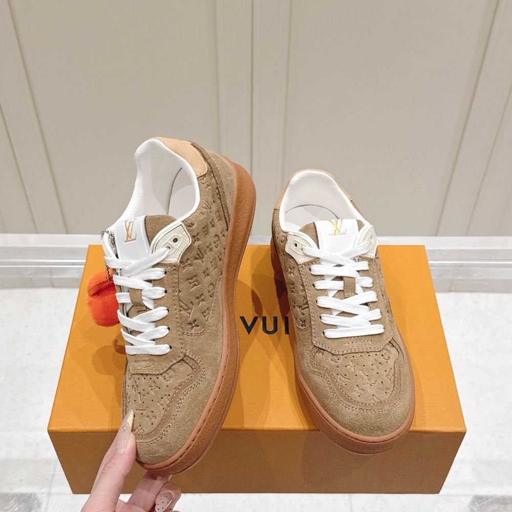 L0vis Vvtt0n LV Stadium Sneaker Beige 1AGXPU