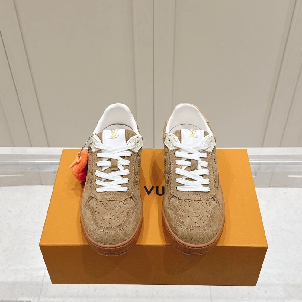 L0vis Vvtt0n LV Stadium Sneaker Beige 1AGXPU