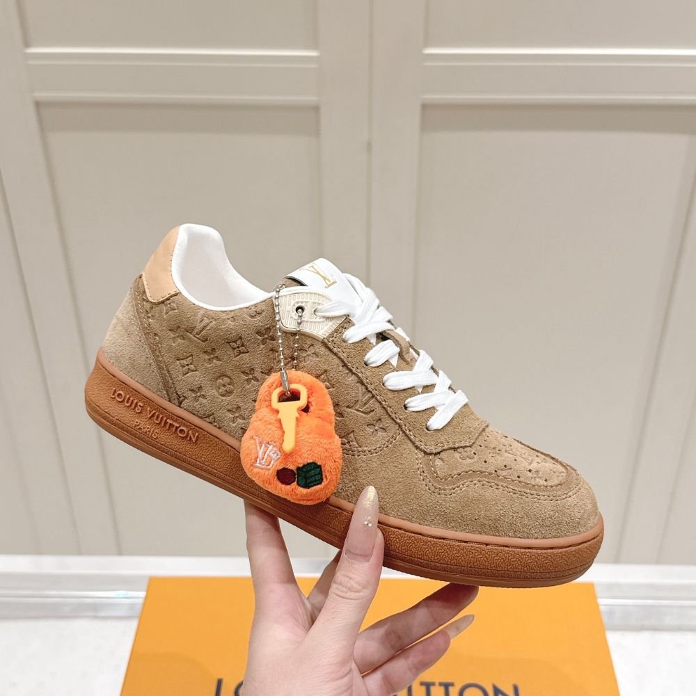 L0vis Vvtt0n LV Stadium Sneaker Beige 1AGXPU