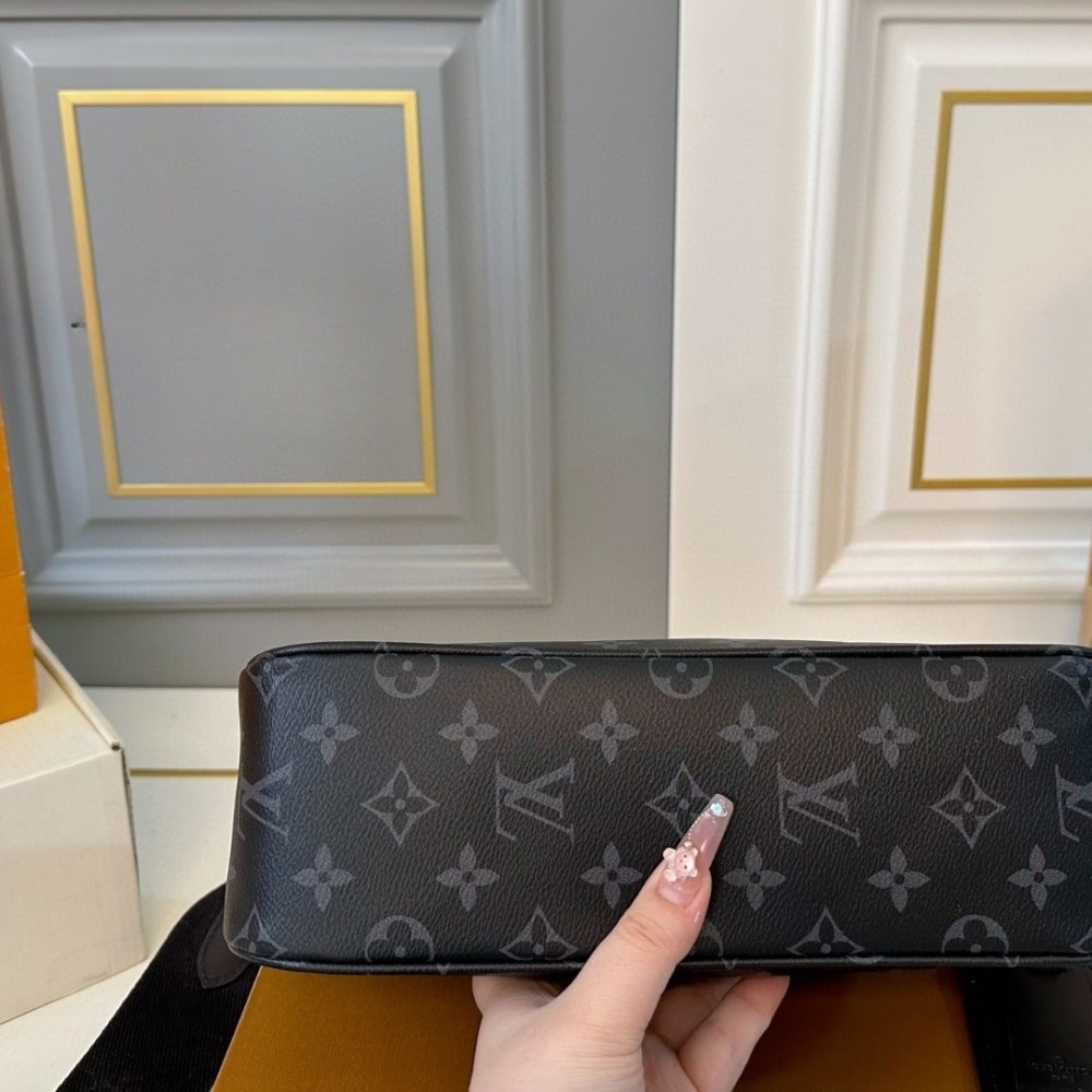 L0vis Vvtt0n Pochette Accessoire Xl Black 27Cm M11741
