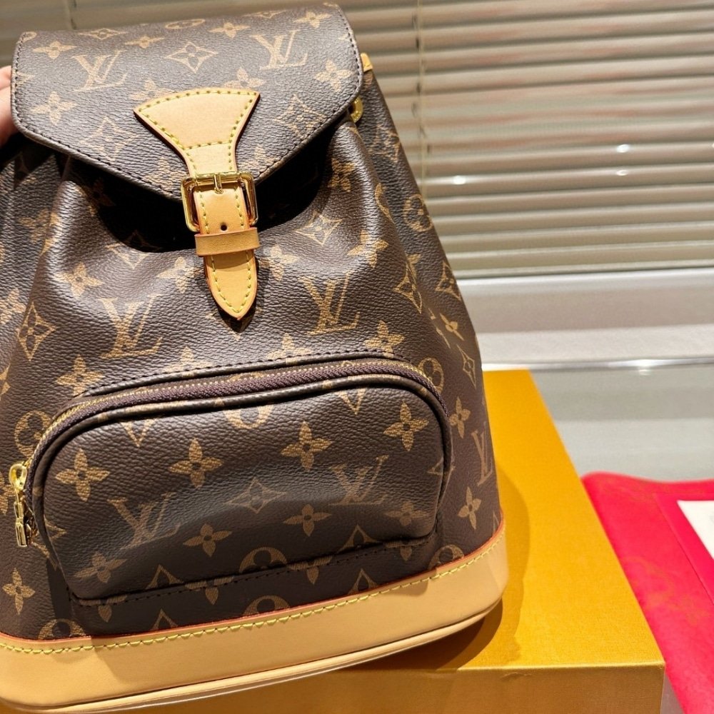 L0vis Vvtt0n Montsouris Daybag Backpack Monogram Leather Brown 26Cm M51136