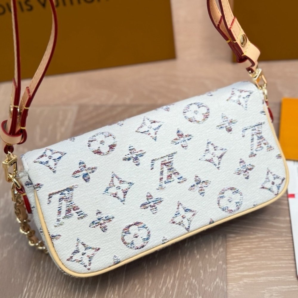 L0vis Vvtt0n Wallet On Chain Ivy Multicolor Beige 23Cm M83499