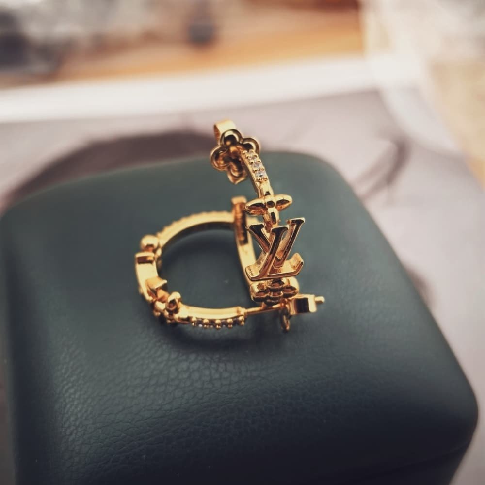 L0vis Vvtt0n Lv Iconic Earrings Gold M01841