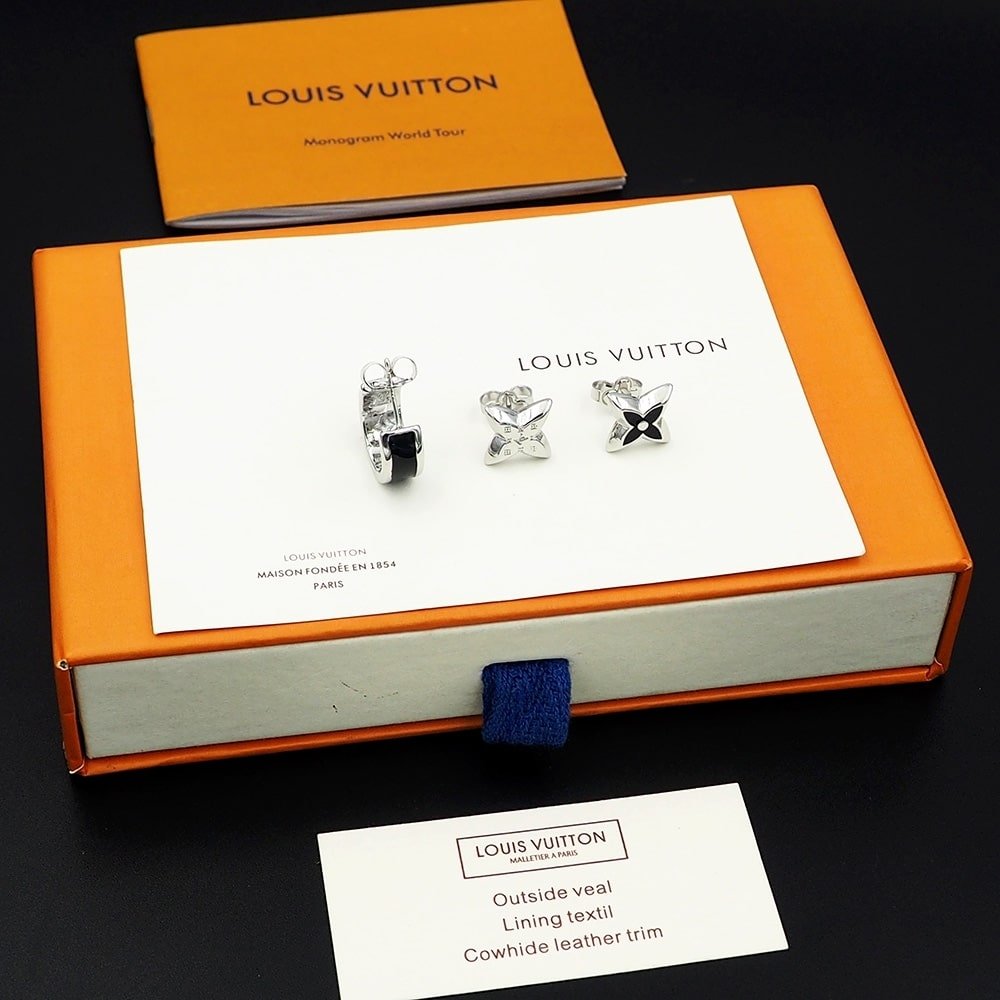 L0vis Vvtt0n Lv Spike Earrings Silver M01718