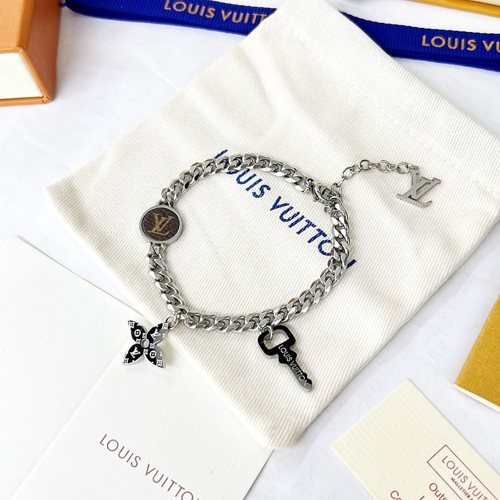 L0vis Vvtt0n Monogram Lock Silver