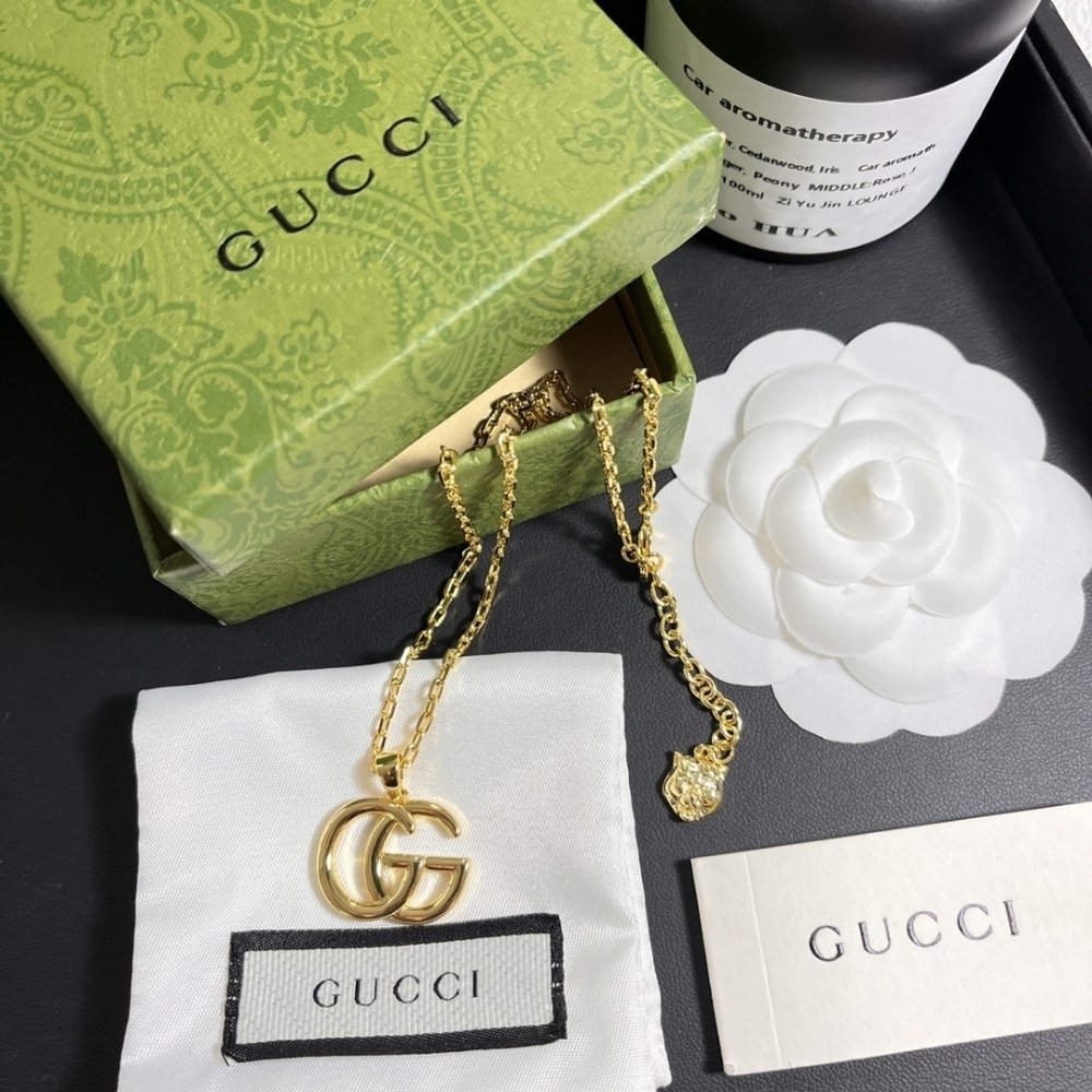 Gvc*1 Gg Running Necklace In Yellow Gold With Double G Pendant 502088 J8500 8000