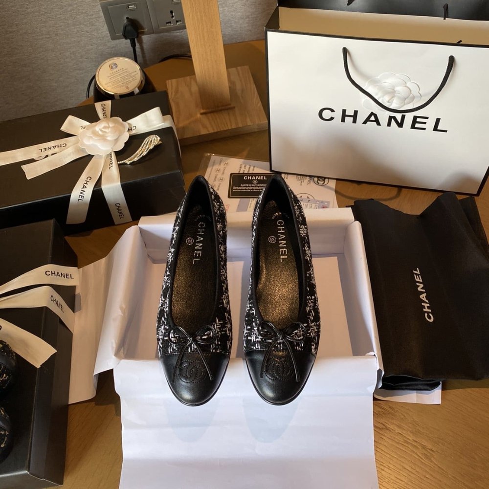 Ch**el Plain Toe Rubber Sole Casual Style Tweed Black