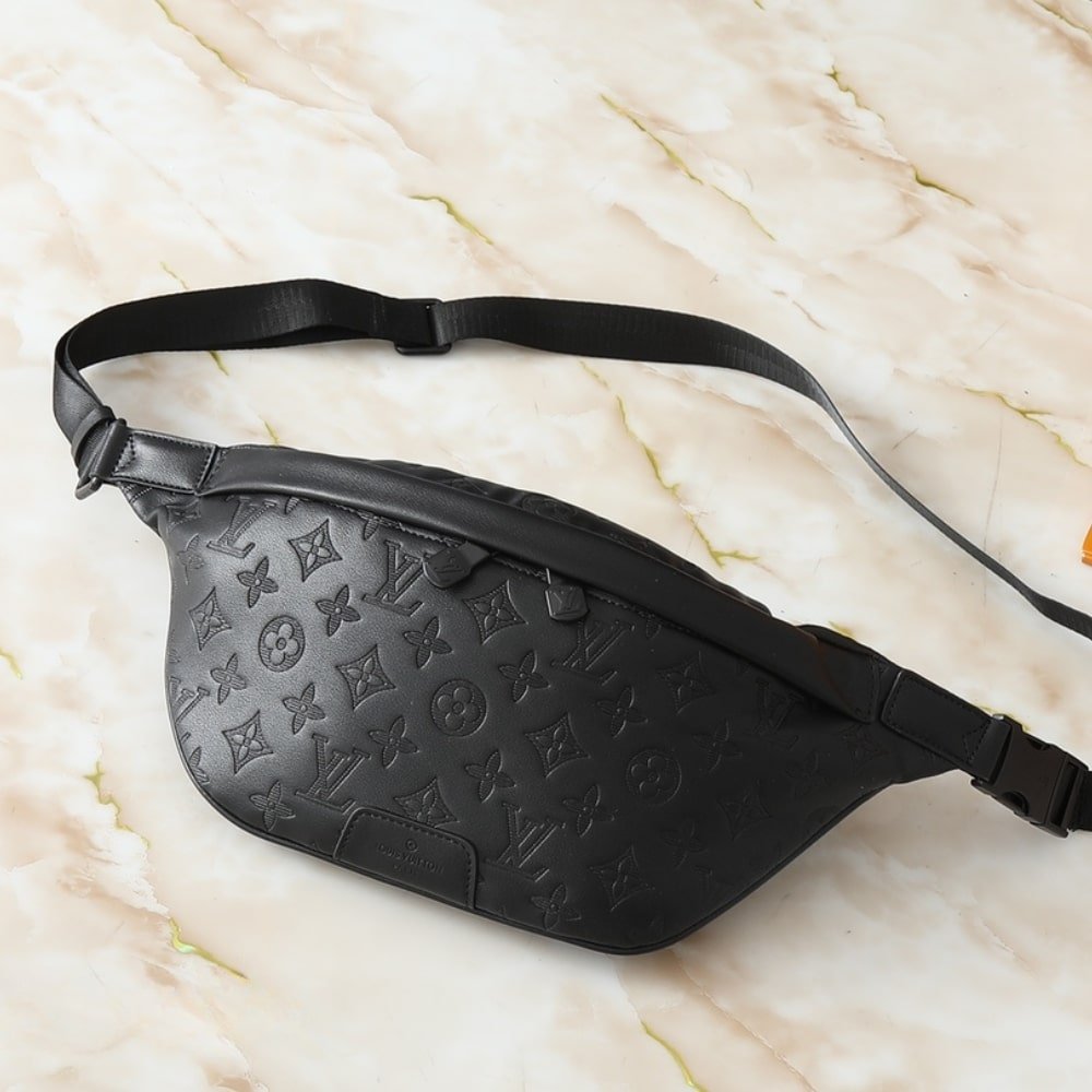 L0vis Vvtt0n Discovery Bumbag PM Monogram Shadow Black 47Cm M46036
