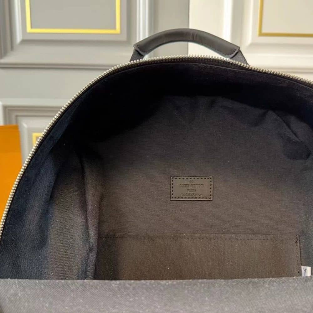 L0vis Vvtt0n Discovery PM Backpack Monogram Eclipse Canvas Black 38Cm M22558