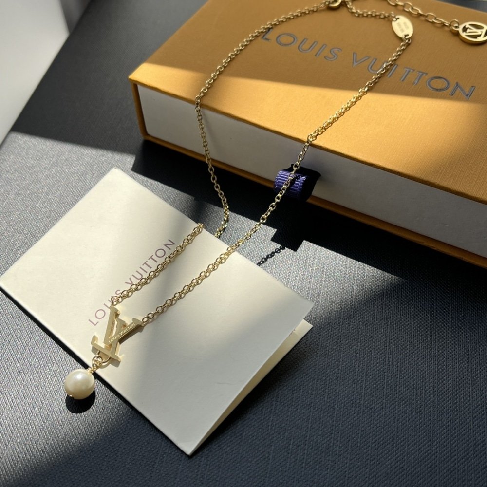 L0vis Vvtt0n Lv Iconic L0visa Necklace M01623