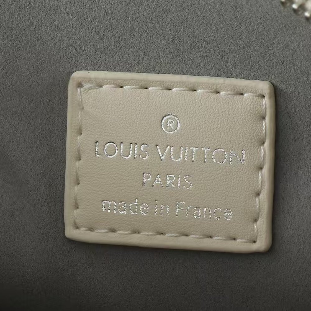 L0vis Vvtt0n Coussin PM Cream 26Cm M11986