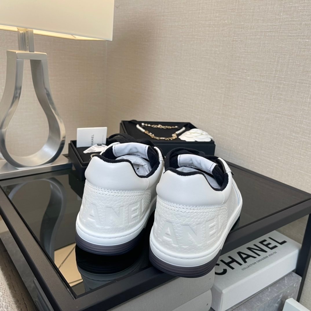 Ch**el Runner Trainer Sneakers White And Black G35934
