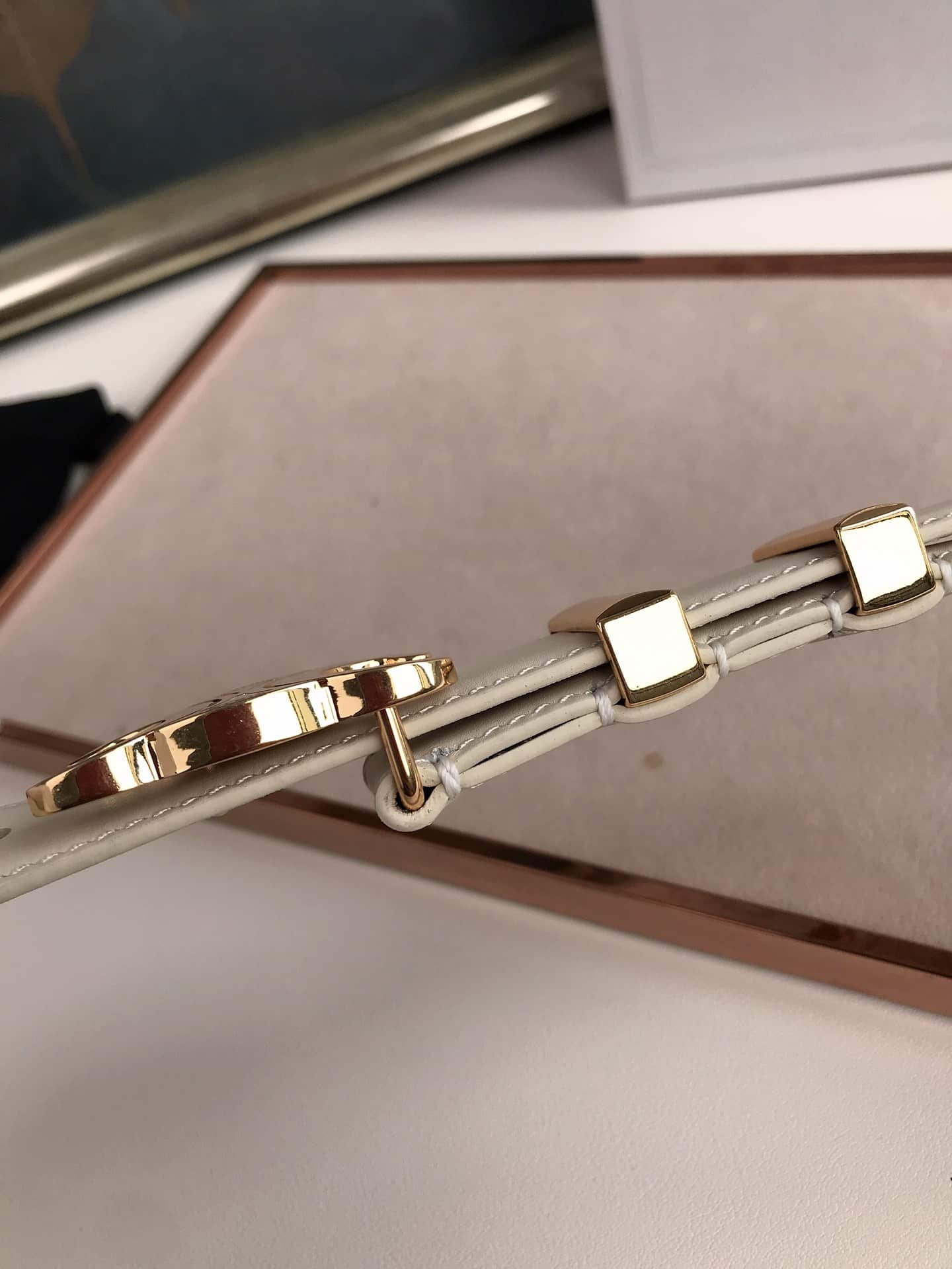 Ce1i*e Small Triomphe White Belt In Natutal Calfskin Gold Metal