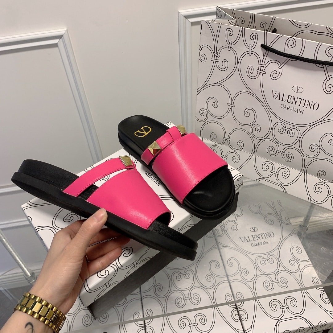 Va1e*ntin0 Rockstud Pink Slide Sandals