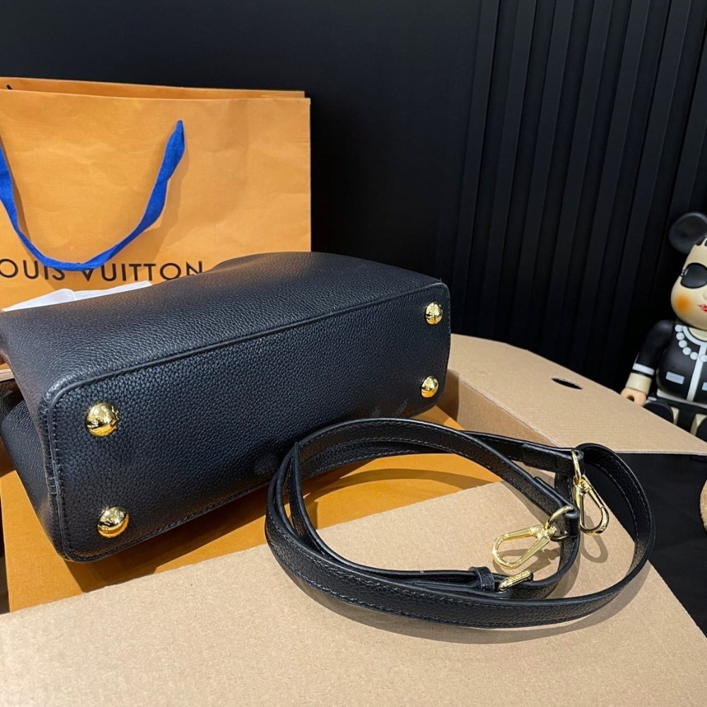 L0vis Vvtt0n Capucines Bb Bag Black 27Cm M94755