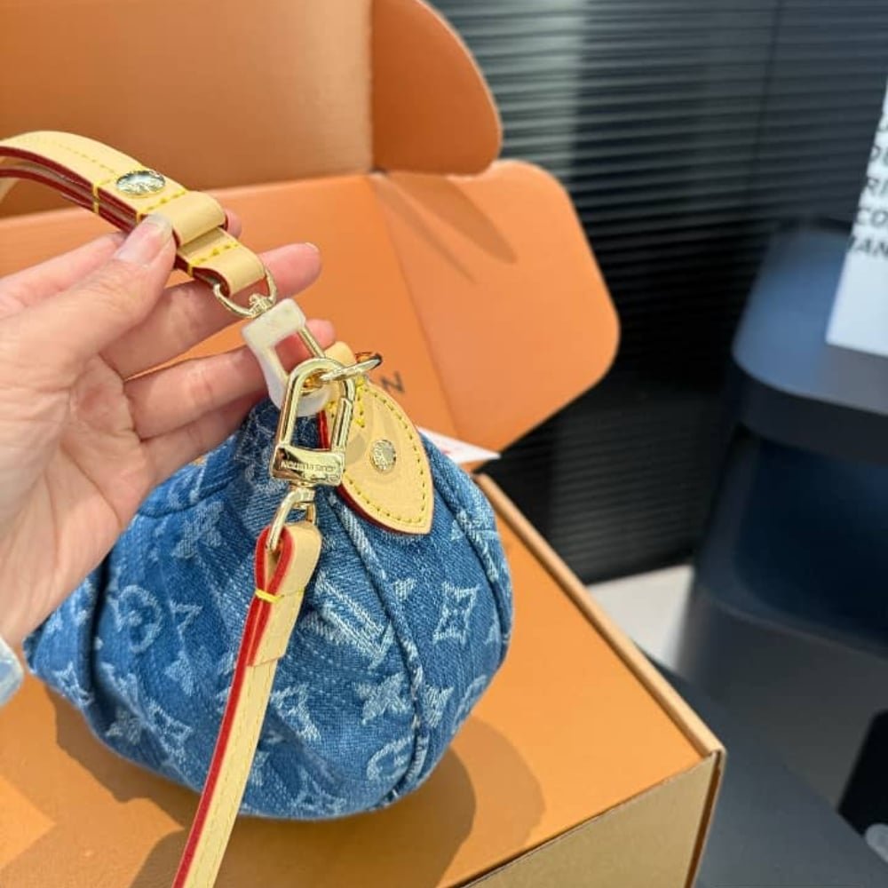 L0vis Vvtt0n Pochette Valley Bag Denim Blue 21Cm M13571