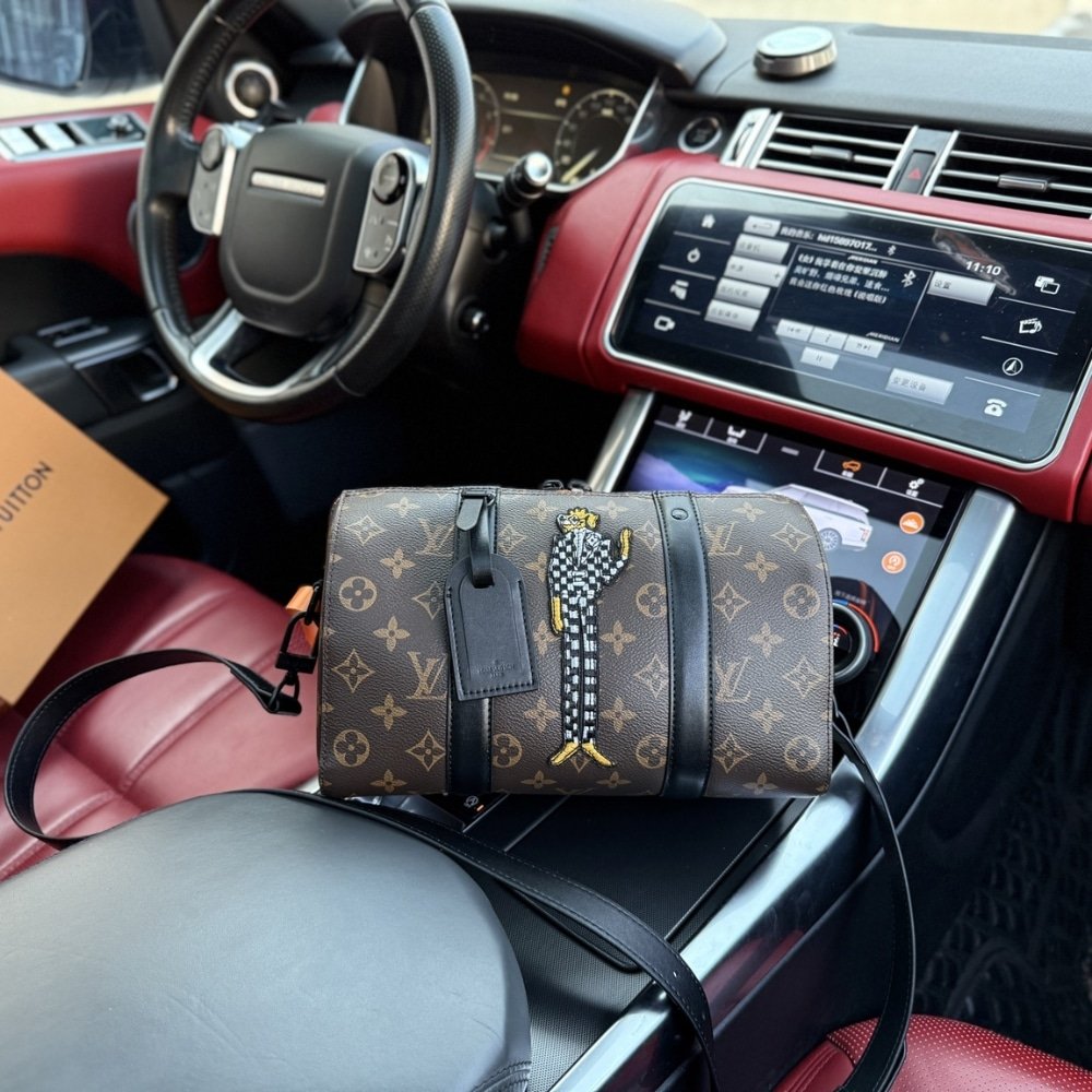 L0vis Vvtt0n City Keepall Bag Monogram Canvas With Lv Friends Patch 27Cm