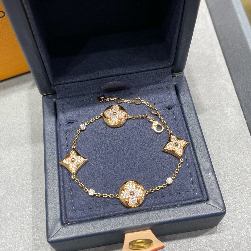 L0vis Vvtt0n Color Blossom Bb Bracelet Gold With Crystals Q95650