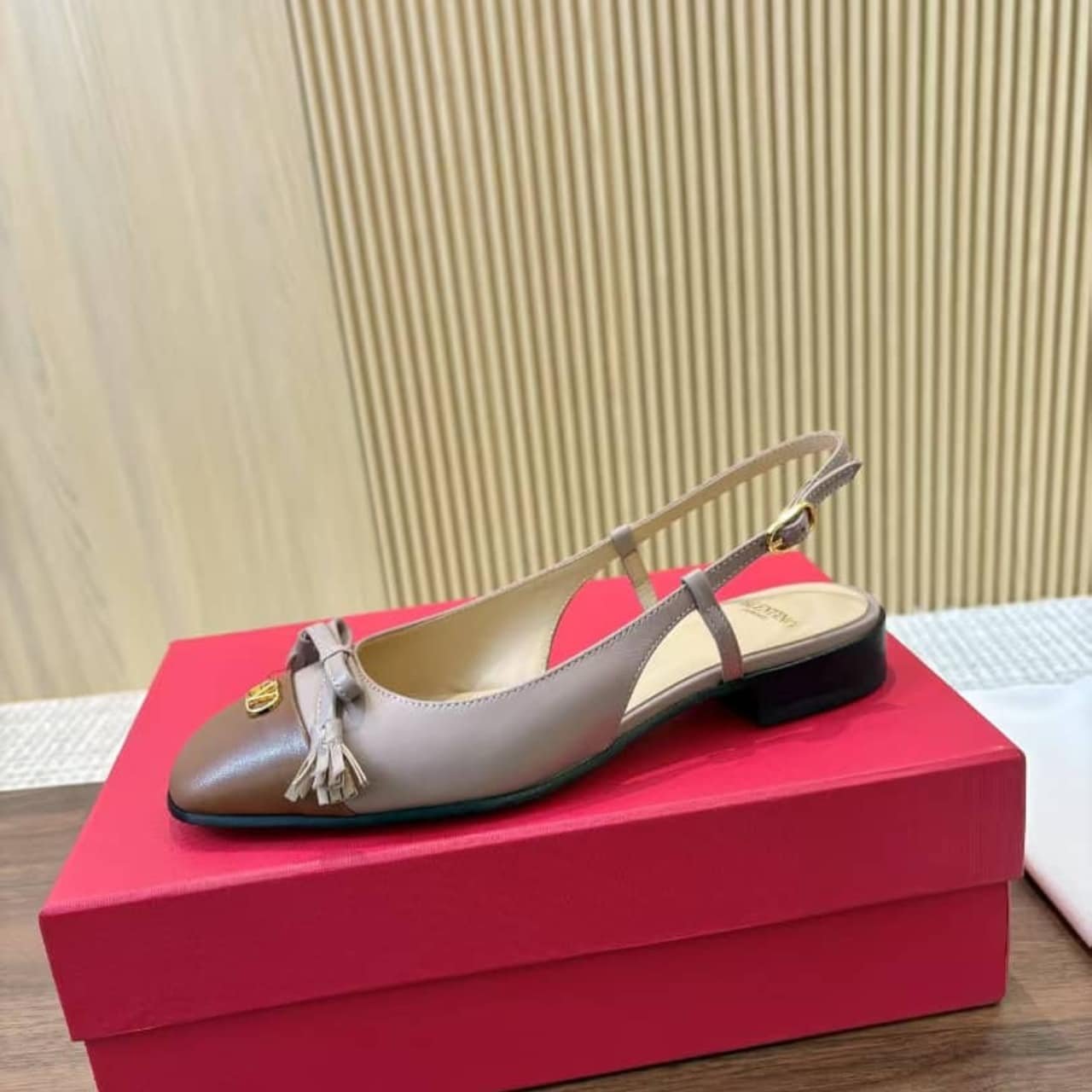 Va1e*ntin0 Garavani Valet Du Roi Slingback Ballerina Rose And Brown