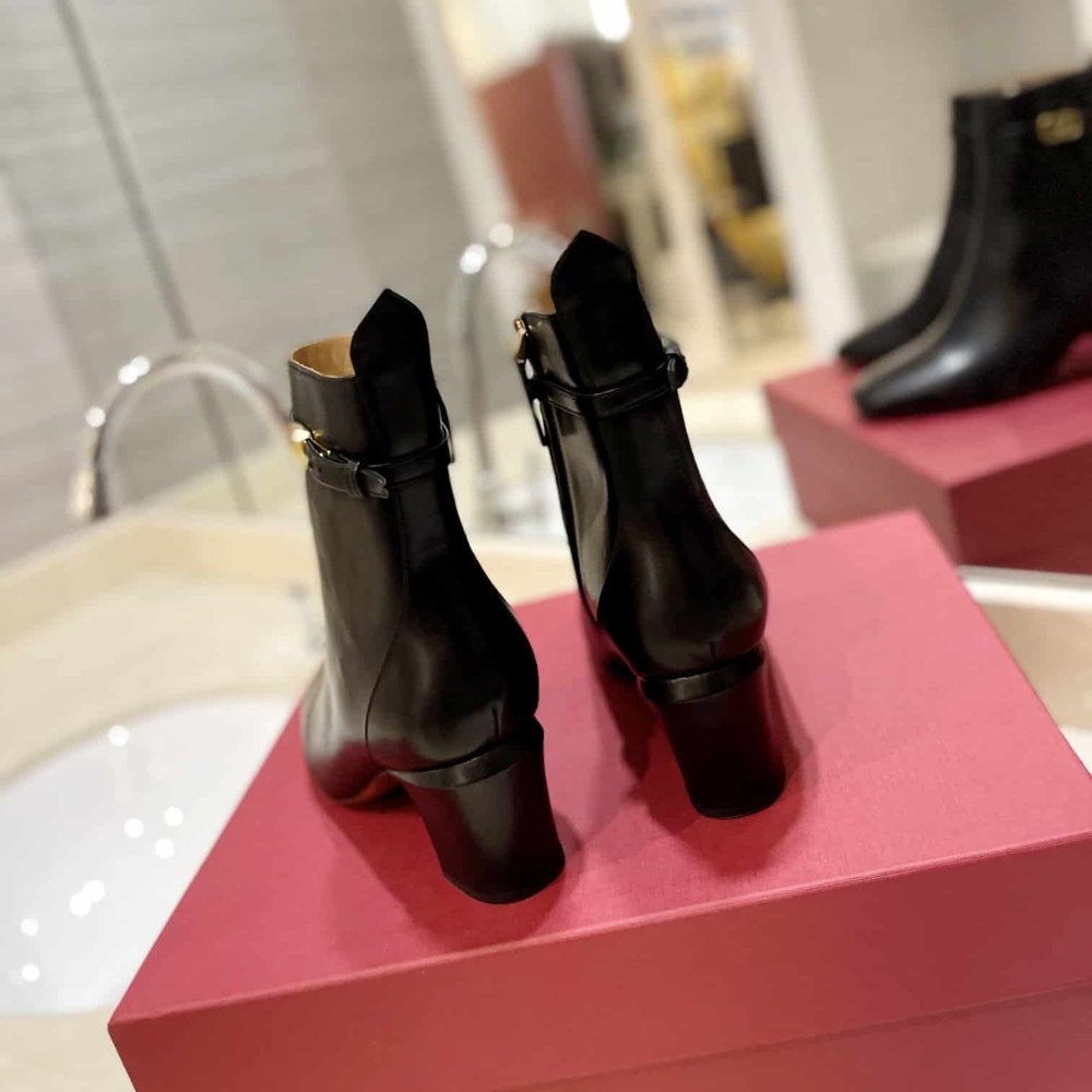 Va1e*ntin0 Garavani Tan Go Ankle Boot In Leather Black 3W2S0Gz2Atz 0No
