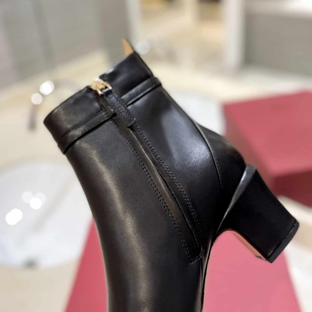 Va1e*ntin0 Garavani Tan Go Ankle Boot In Leather Black 3W2S0Gz2Atz 0No